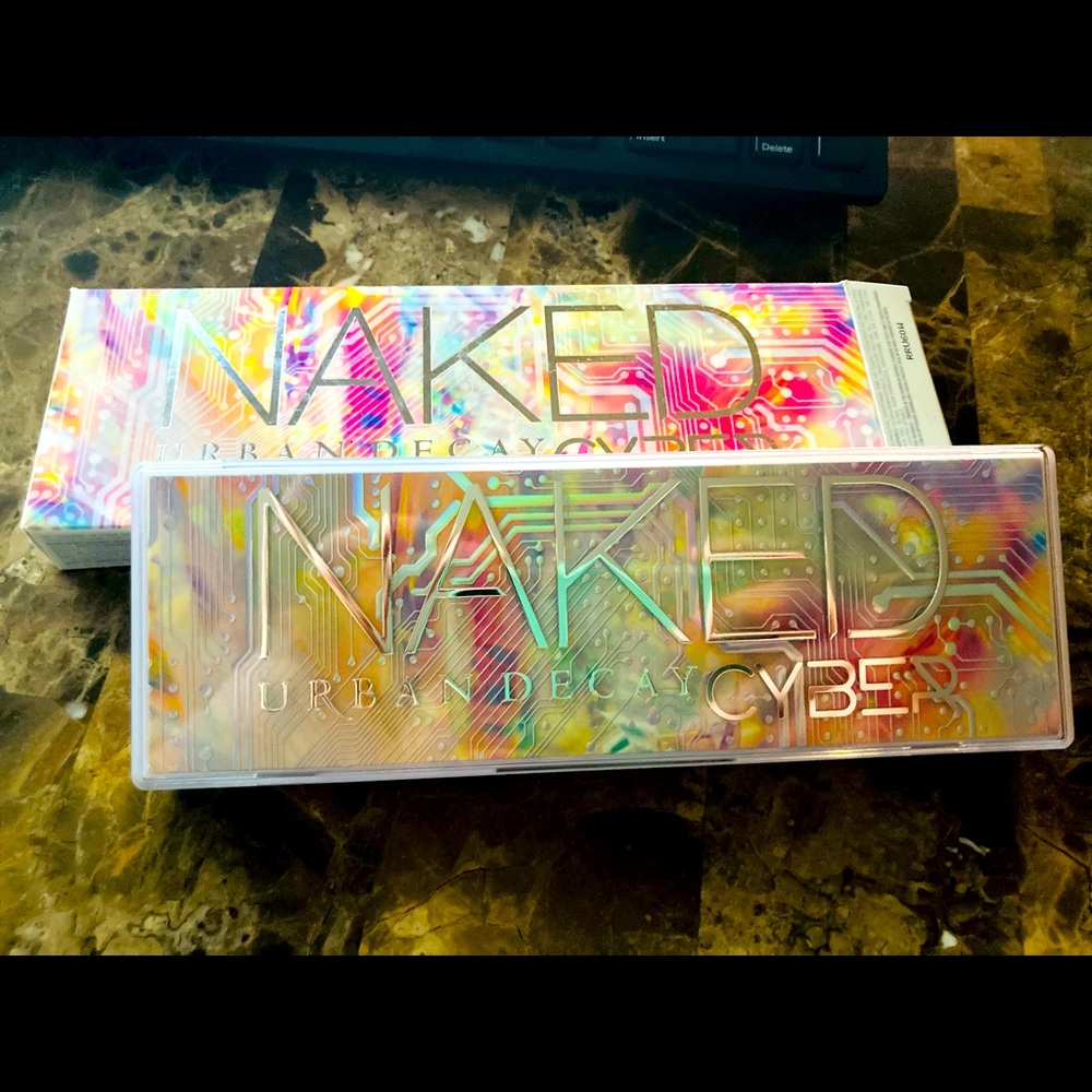 Urban Decay Naked Cyber eyeshadow palette